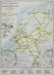 803593 Kaart van het lijnennet van de spoorwegen en tramwegen in Nederland, met legenda en enkele detailkaartjes.